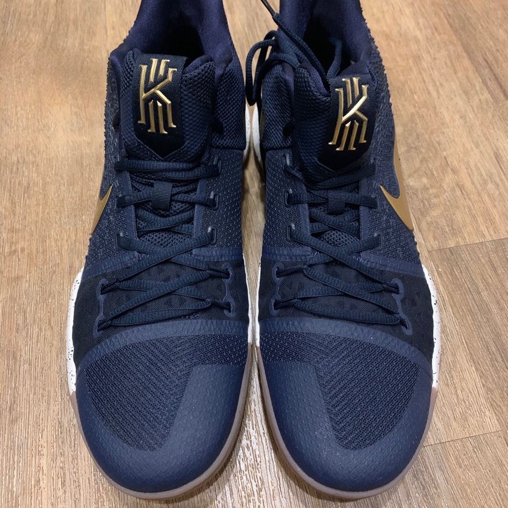 Nike Kyrie 3, navy and gold